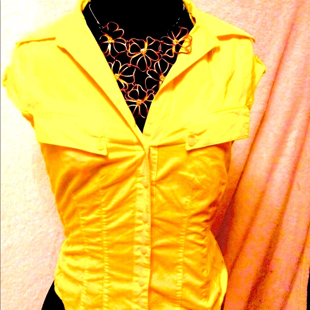 🔥FREE ADD ON🔥WITH ANY PURCHASE OVER $65 YELLOW Gap Cotton Blouse